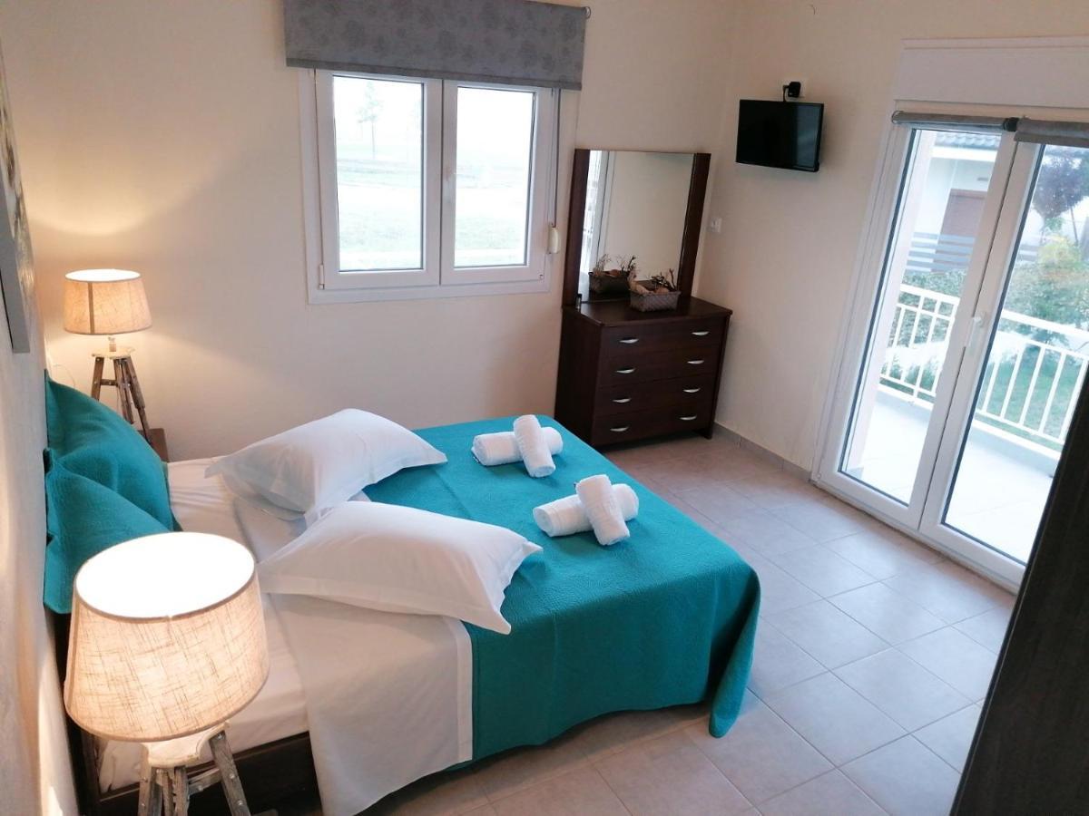 Magdalena Seaside Apartments Nea Roda Dış mekan fotoğraf